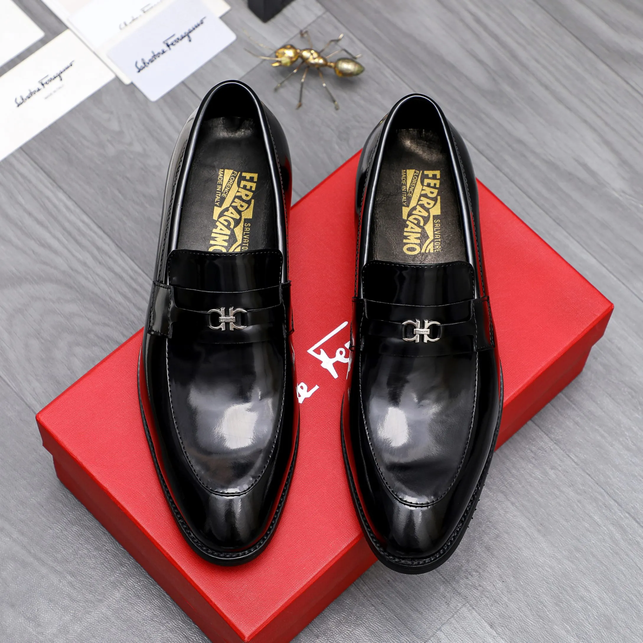Men's shoes 💰480 Product trademark: Ferragamo "Ferragamo" business slip-on leather shoes Regular size: 39-44 Product materials: Selected high-quality lacquered cowhide upper, cowhide lining, original outsole